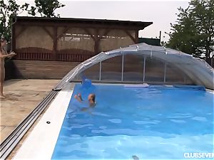 Swimming bare with sexy eurobabes